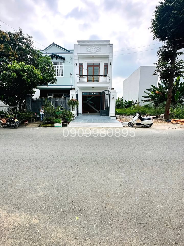 Nhà riêng KDC Đặng Huỳnh, Cần Giuộc 90m² giá 3.96 tỷ - Sổ hồng riêng, thương lượng tốt!