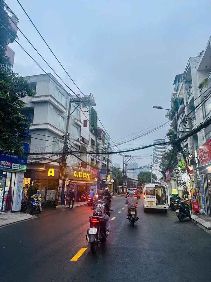 FrontHouse Bình Thạnh 50m² giá 22.3 tỷ - Mặt tiền Nguyễn Cửu Vân, thang máy xịn!