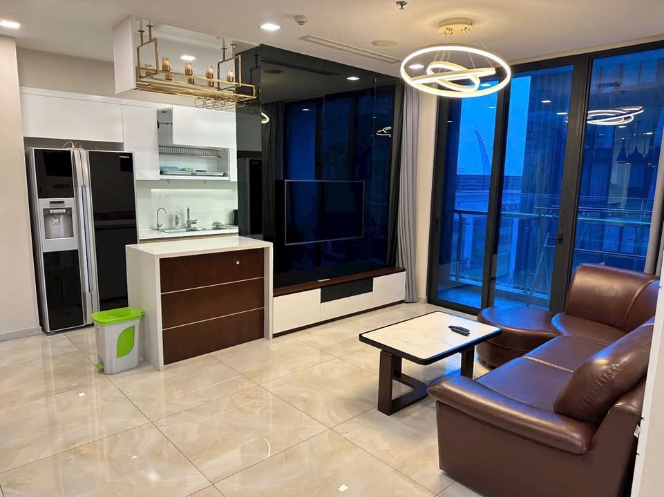 Căn hộ Vinhomes Golden River Quận 1 3PN giá 45 triệu - View Thảo Cầm Viên xanh mát!