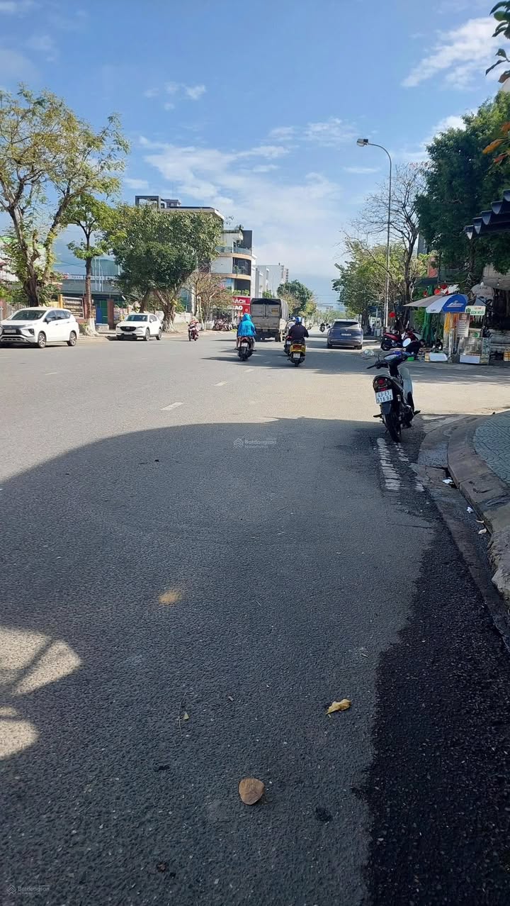 Toà nhà FrontHouse 5 tầng góc 2 mặt tiền đường Trần Nhân Tông - Đỗ Anh Hàn 194m² giá 2x tỷ - Đầu tư sinh lời cao!