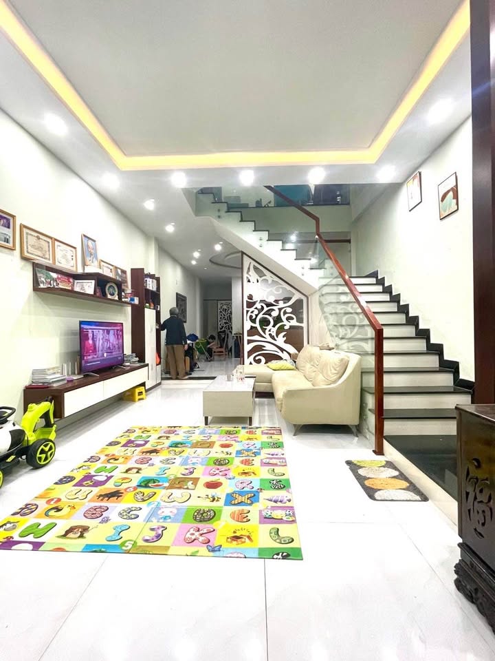 Nhà mặt tiền Nguyễn Đình Chiểu, Đà Nẵng 102m² giá 10 tỷ - Vị trí đẹp, kinh doanh thuận lợi!