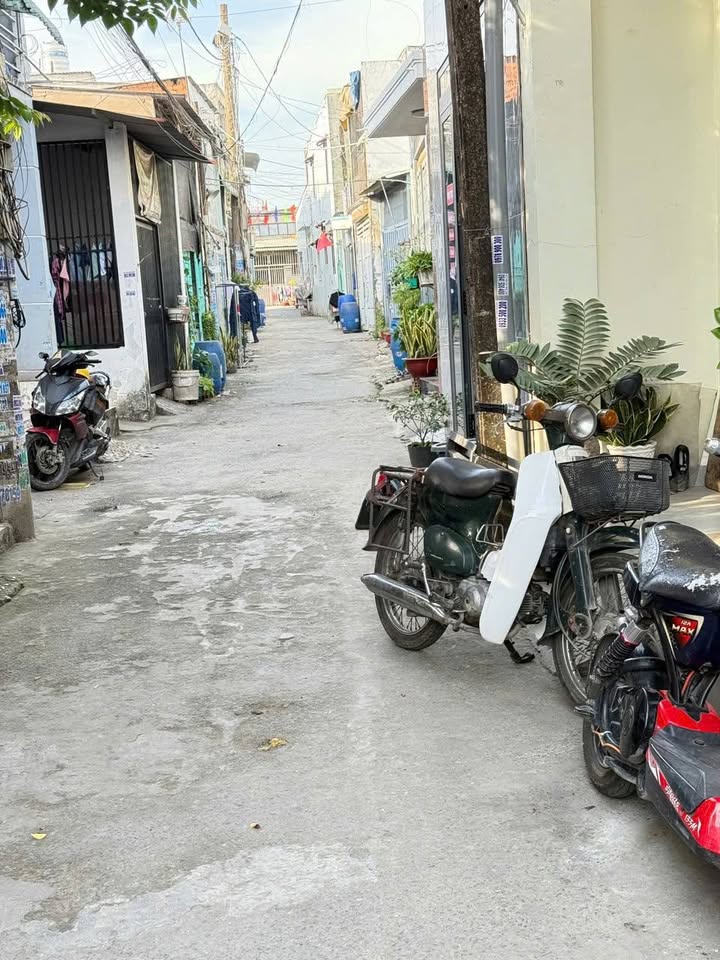 Bán nhà Hóc Môn 100m² giá 3.6 tỷ - Sổ hồng riêng, xe hơi tới cửa!