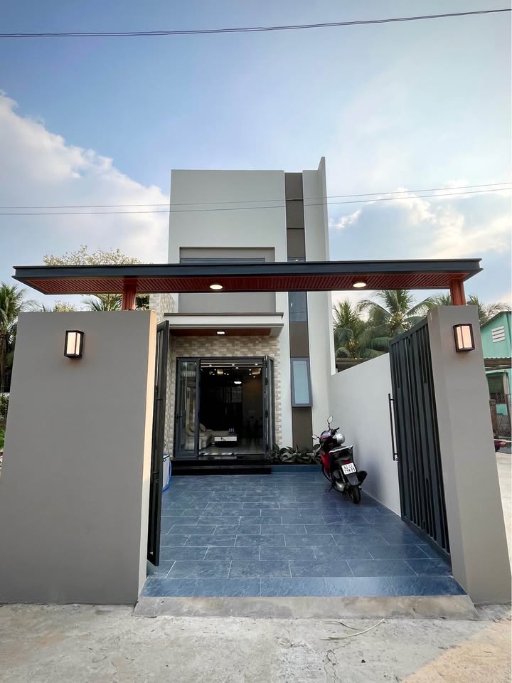 Nhà lầu Đường Long Hòa A, Mỹ Tho 109m² giá 3 tỷ - Sẵn sàng vào ở!