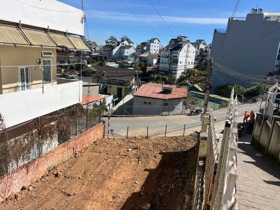 Đất mặt tiền đường Lê Hồng Phong, P4 Đà Lạt, 137m² giá 13 tỷ - Vị trí đắc địa, view thoáng!