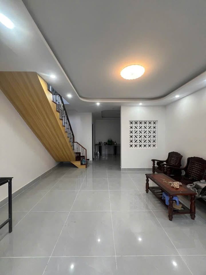 Nhà Đà Lạt 50m² giá 2.2 tỷ - Thiết kế hiện đại, chính chủ!