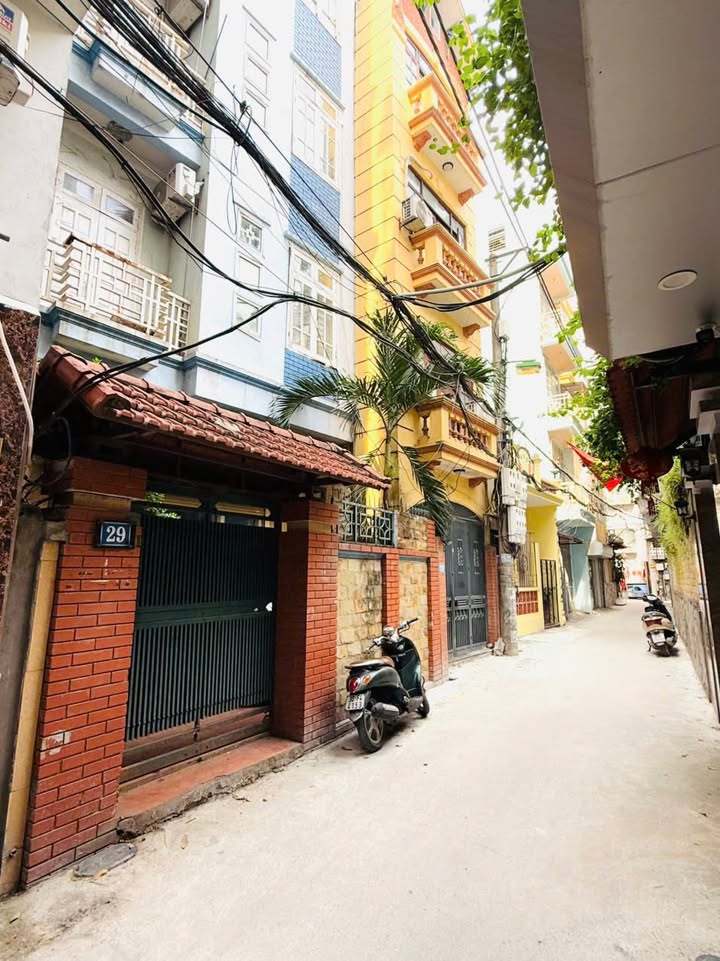 Cho thuê văn phòng tại Nguyễn Khánh Toàn, Cầu Giấy 140m² - Không gian lý tưởng cho lớp học hoặc văn phòng