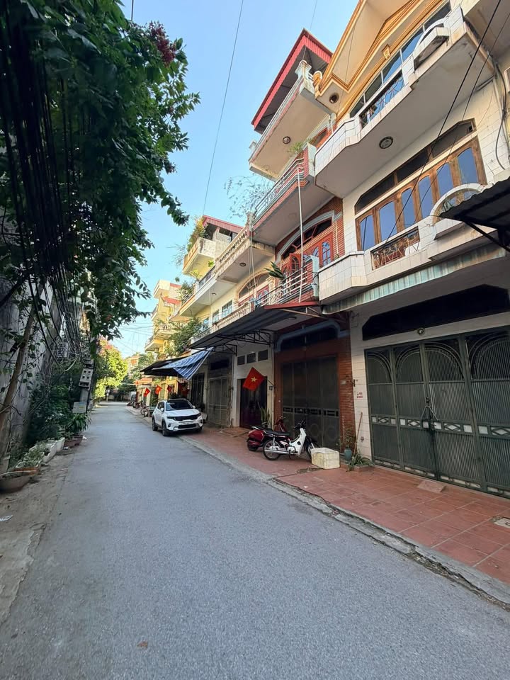 Nhà 3 tầng phường Bắc Giang 73,3m² giá 5 tỷ - Ô tô đỗ thẳng cửa!