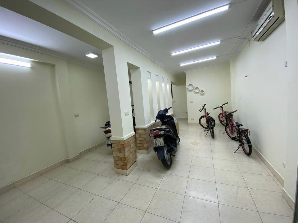 Nhà tập thể 5 tầng tại ngõ 210 Nghi Tàm 30m² giá 10 tỷ - Ô tô vào tận cửa!