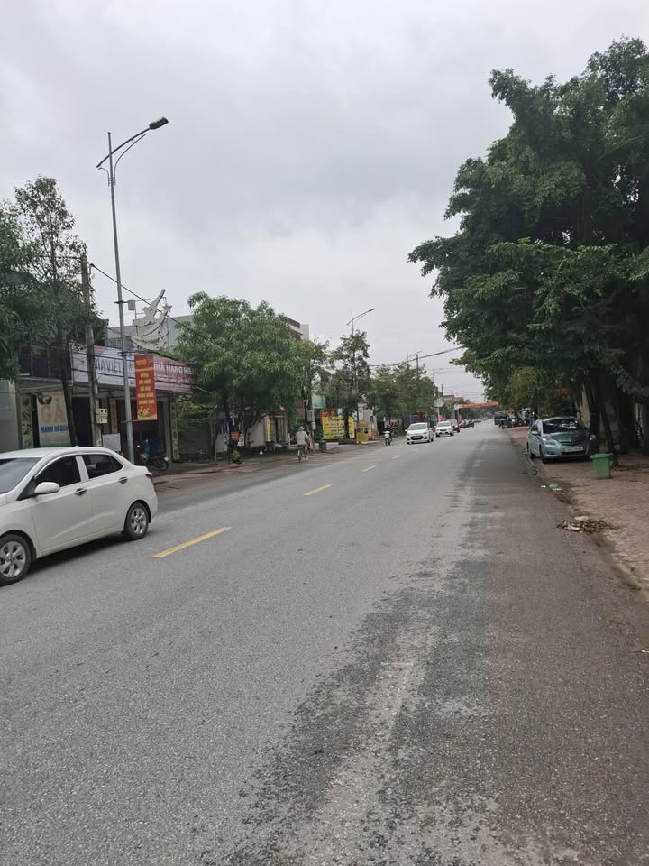 Bán biệt thự 3 tầng tại thị trấn Rừng Thông, Đông Sơn, Thanh Hóa - Sổ đỏ chính chủ, giá chỉ 9 tỷ!