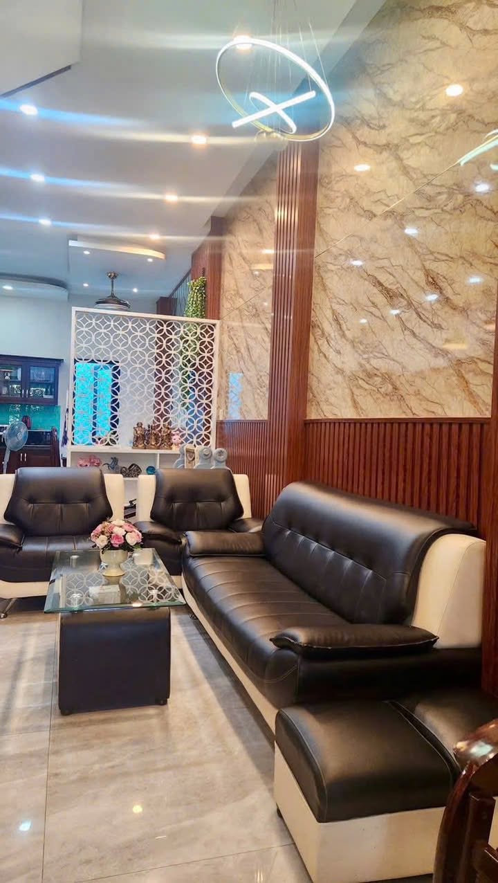 Nhà 4 tầng Thủ Đức 81m² giá 17.9 tỷ - An ninh cao, gần khu đô thị Vạn Phúc!