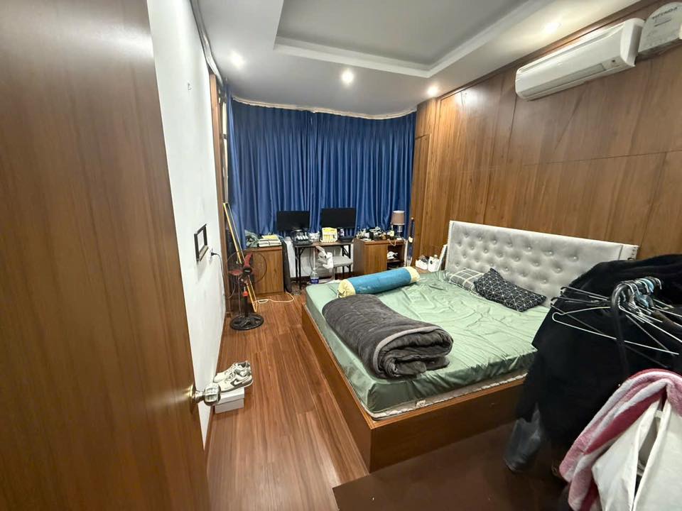 Nhà 3 tầng cho thuê tại ngõ 160 Hào Nam, 4 phòng ngủ - Thỏa thuận giá hấp dẫn!