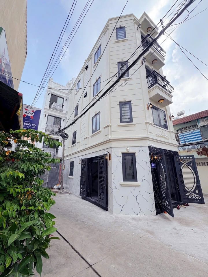 Bán nhà Phú Nhuận 50m² giá 13.5 tỷ - Căn góc hẻm xe hơi, full nội thất cao cấp!