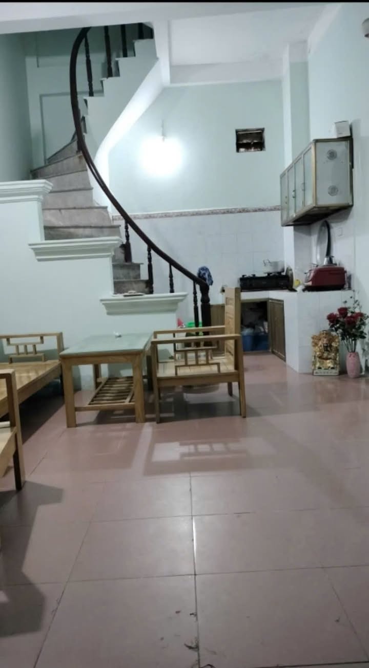 Nhà cho thuê tại ngõ 266 đường Hoàng Mai, 28m² giá 8 triệu - Đầy đủ nội thất, phù hợp hộ gia đình!