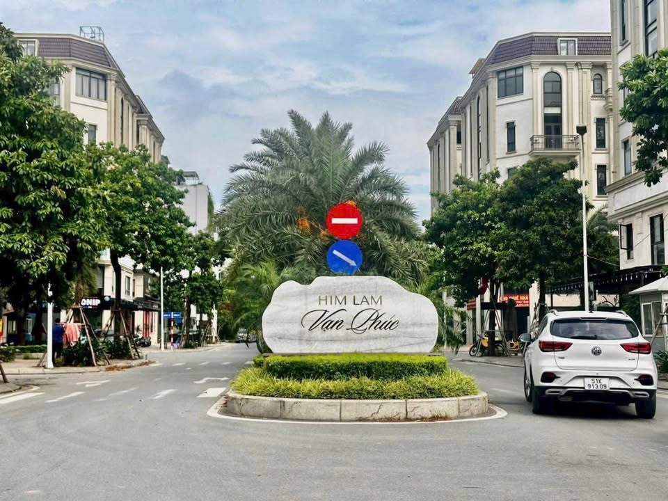 Townhouse Him Lam Vạn Phúc 90m² giá 40 tỷ - Vị trí vàng, mặt tiền rộng