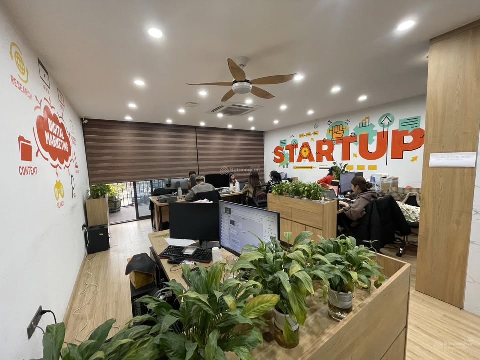 Tòa nhà văn phòng cho thuê tại Cổ Nhuế, 400m² - Thiết kế hiện đại, sẵn sàng vào sử dụng!