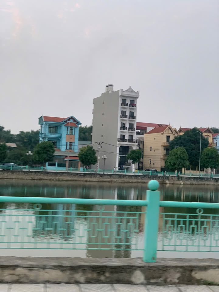 Đất mặt hồ Thụy Phương 100m² giá thỏa thuận - Vị trí đắc địa, sổ đỏ chính chủ!