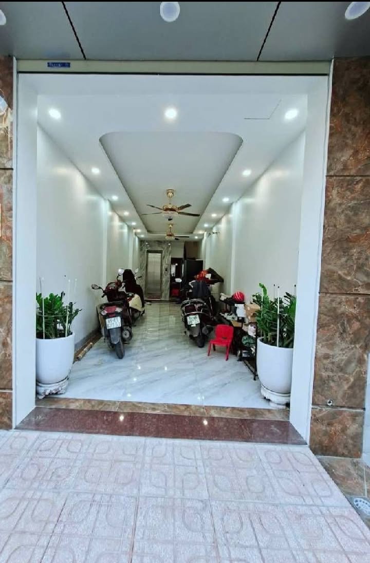 Bán nhà FrontHouse Vũ Xuân Thiều, Sài Đồng 36m² - Thiết kế hiện đại, sẵn sàng kinh doanh!