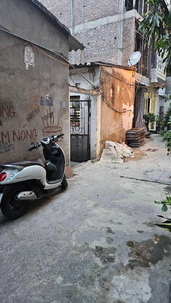 Đất Lĩnh Nam Hoàng Mai 70m² giá 11.2 tỷ - Sổ đỏ chính chủ, xây dựng thoải mái!