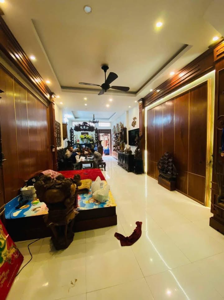 Nhà mặt ngõ ô tô Tân Mai 83m² giá 20 tỷ - Sân vườn riêng cực hiếm!