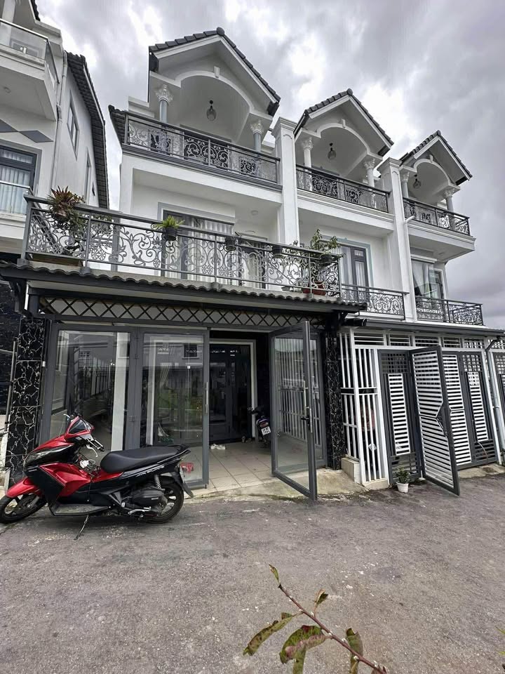 Nhà phố 3 tầng Nguyễn Đình Quân, Đà Lạt 70m² giá 4.85 tỷ - Vị trí đắc địa, thương lượng chính chủ!