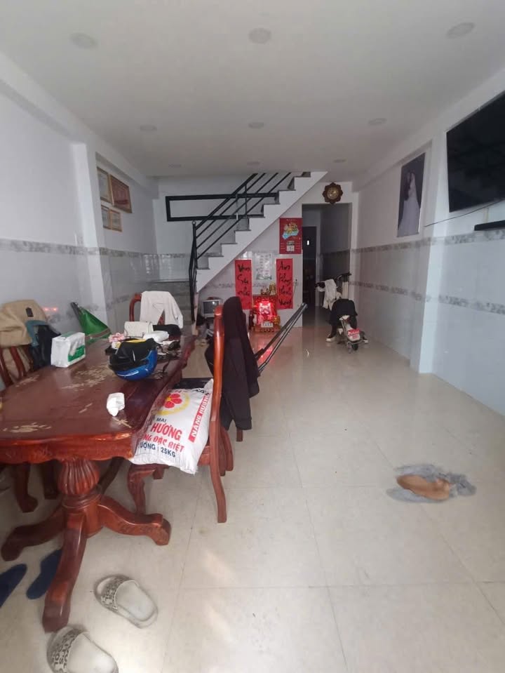 Nhà trệt lầu Hóc Môn 68m² giá 2.99 tỷ - Vị trí thuận tiện gần chợ!