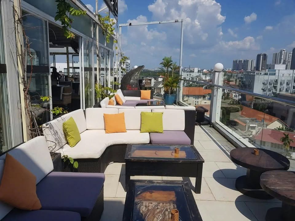 Cho thuê mặt bằng Rooftop Thảo Điền 220m² giá 60 triệu - Khu phố sôi động, tiện ích đầy đủ!
