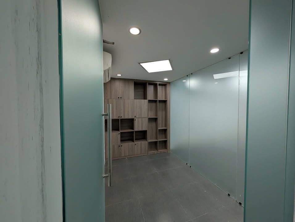 Cho thuê văn phòng Láng Hạ 120m² giá 30 triệu - Vị trí trung tâm, giao thông thuận tiện!