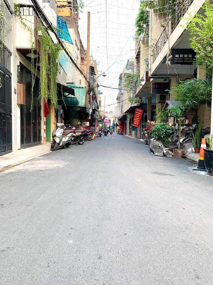 Nhà mặt tiền Nguyễn Trọng Tuyển, Quận 3, 72m² giá 12 tỷ - Tiện xây mới ngay vị trí đắc địa!