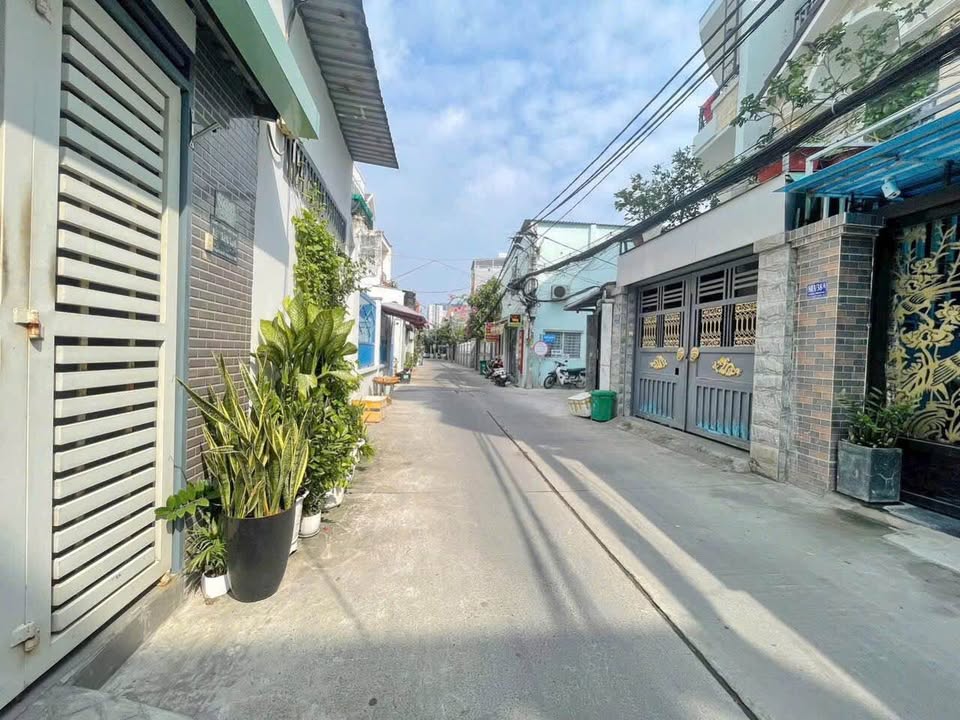 Nhà đẹp Hẻm 803 Phú Thuận Quận 7 61m² giá 8.7 tỷ - Sổ hồng riêng, an ninh tuyệt đối!