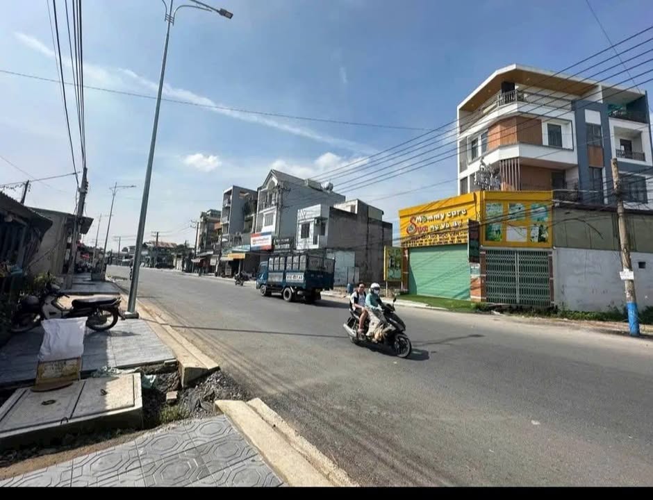 Nhà 4 tầng góc 2 mặt tiền Nguyễn Thị Tươi, Dĩ An 149m² giá 7.5 tỷ - Cơ hội đầu tư hiếm có!