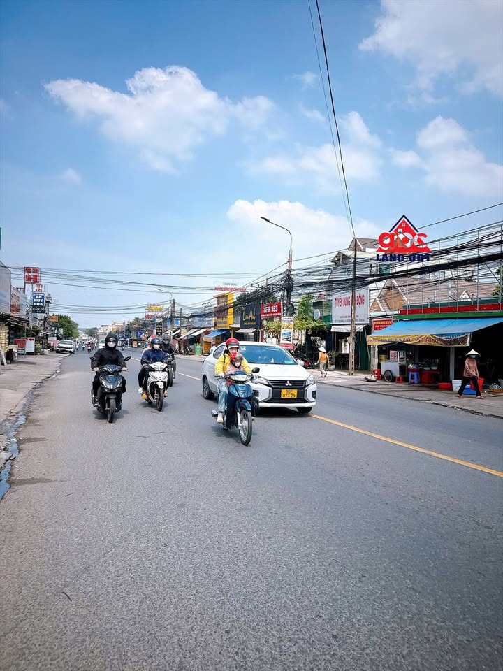 Nhà 2 mặt tiền Bùi Văn Hoà Biên Hoà 300m² giá 9.8 tỷ - Đầu tư sinh lời ngay!