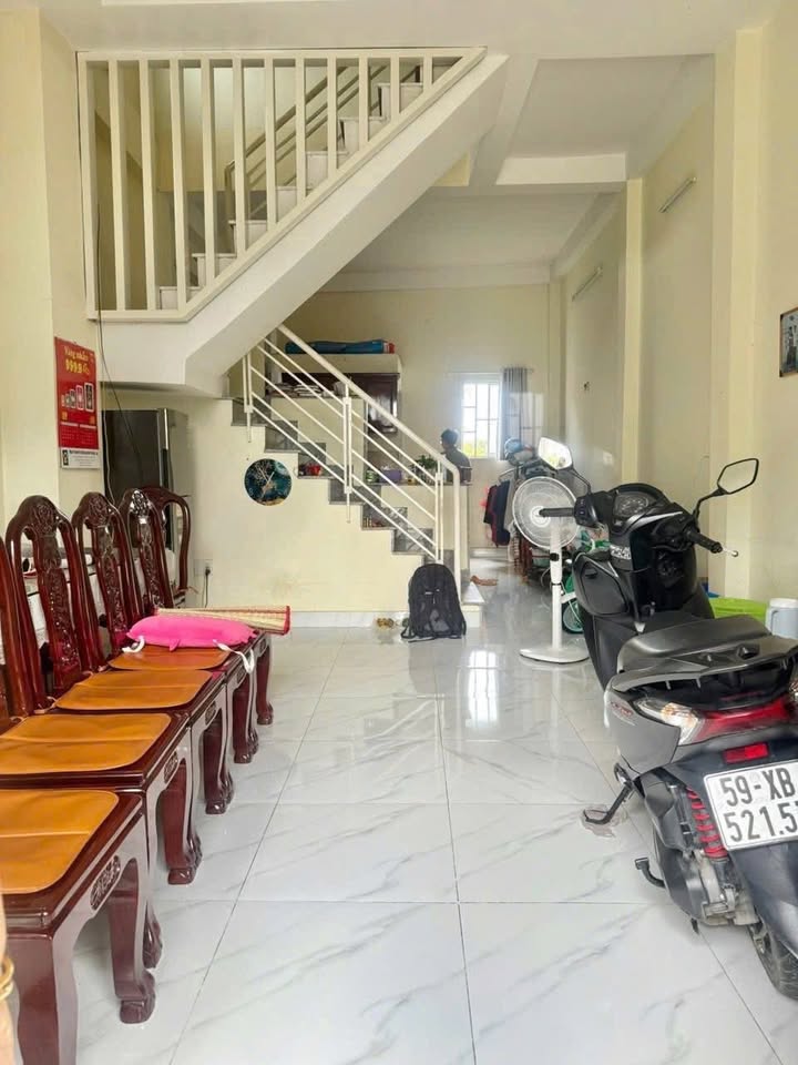 Nhà phố HXH Đường Võ Văn Hát, Quận 9, 50m² giá 3.85 tỷ - Sổ hồng riêng, thương lượng ngay!