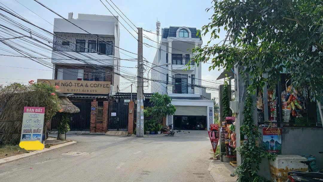 Nhà mặt tiền đường 8, Long Phước, 72m² giá 4.7 tỷ - Lô góc tiềm năng sinh lời!