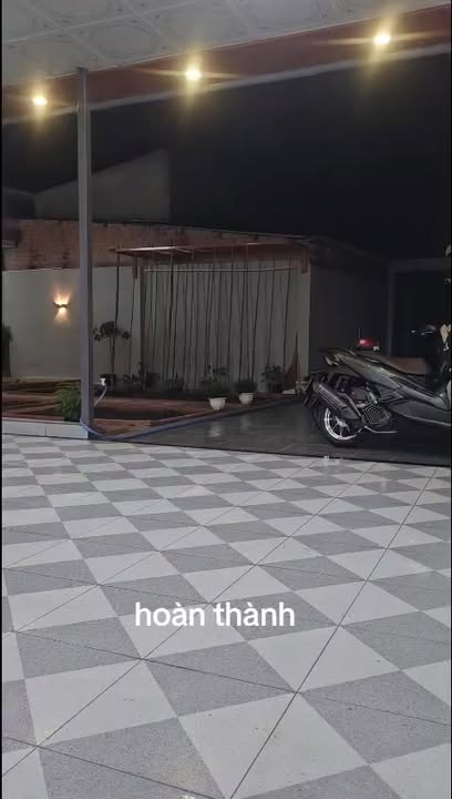 Nhà phố Hóc Môn 240m² giá 3.3 tỷ - Sổ hồng chính chủ, tiện ích đầy đủ!