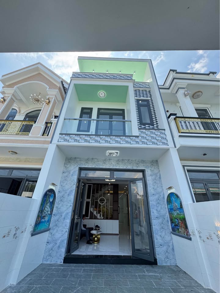 Nhà phố đẹp 108m² tại Mỹ Yên, Bến Lức chỉ 2.5 tỷ - Sẵn sàng vào ở ngay!