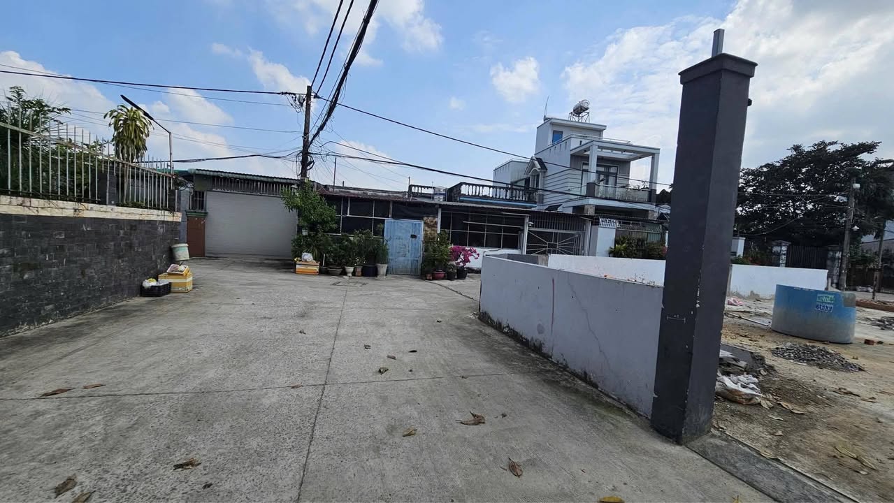 Nhà góc 2 mặt hẻm Thị Trấn Hóc Môn 60m² giá 3.55 tỷ - Đường thông ô tô thoải mái