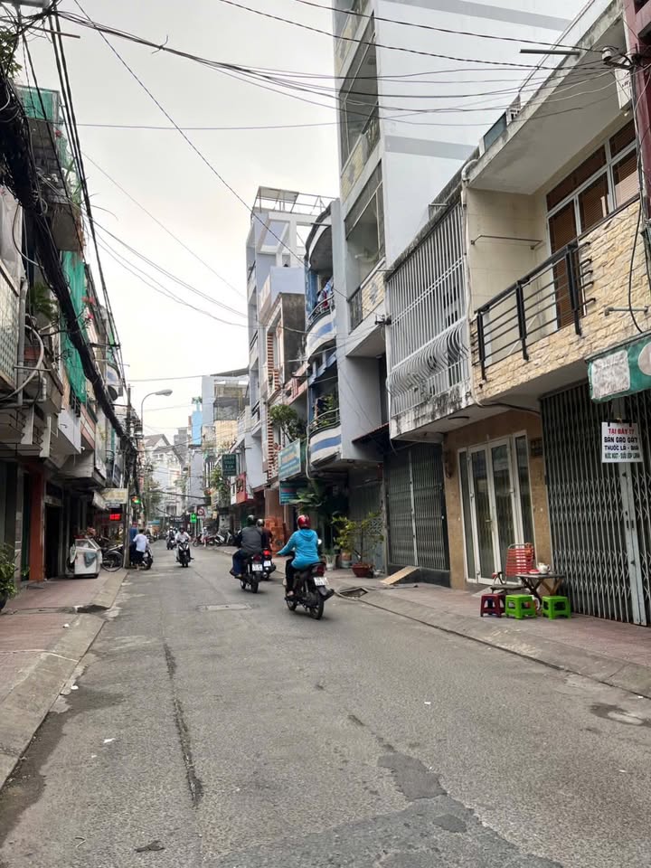 Nhà phố Lạc Long Quân, Quận 11, 40m², giá 7 tỷ - Mặt tiền hẻm 8m kinh doanh sầm uất!
