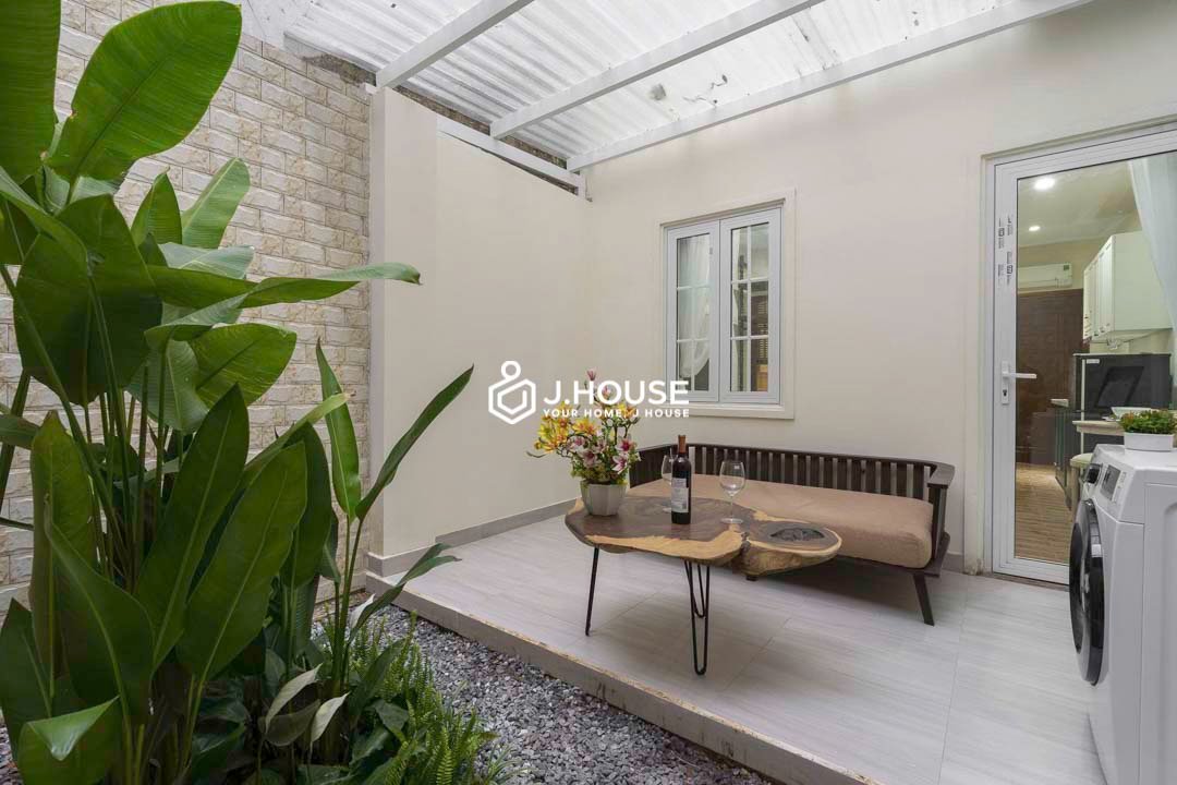 Cho thuê Studio có vườn riêng tại Quận 1 – 30m² chỉ 14 triệu/tháng