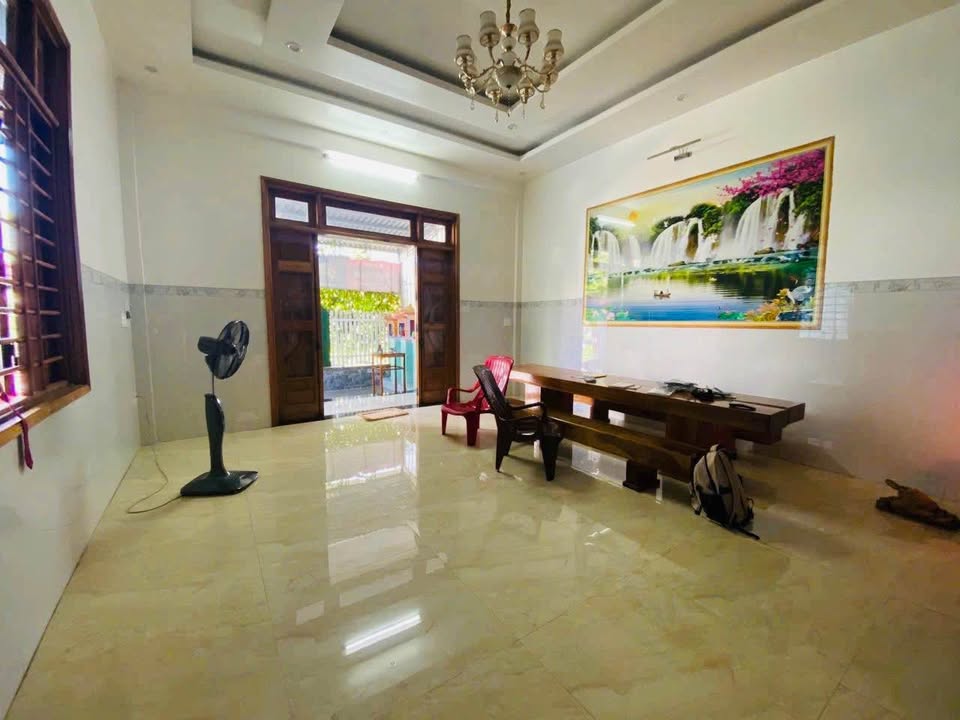 Nhà 2 tầng KQH Xóm Hành, TP Huế 105m² giá 3.3 tỷ - Vị trí đẹp, tiện nghi đầy đủ!