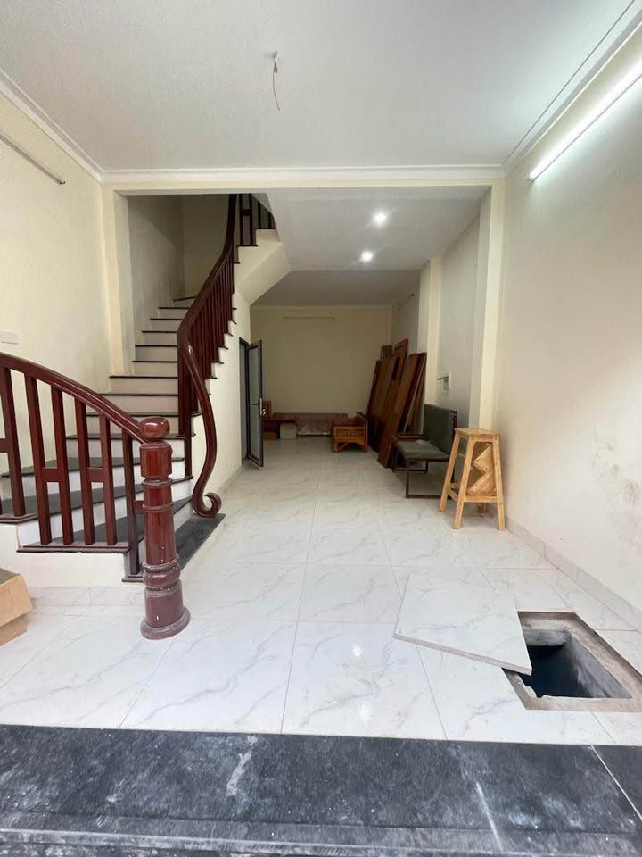 Nhà Định Công Hạ 37m² giá 2.7 tỷ - Thiết kế hiện đại, tiện nghi đầy đủ!