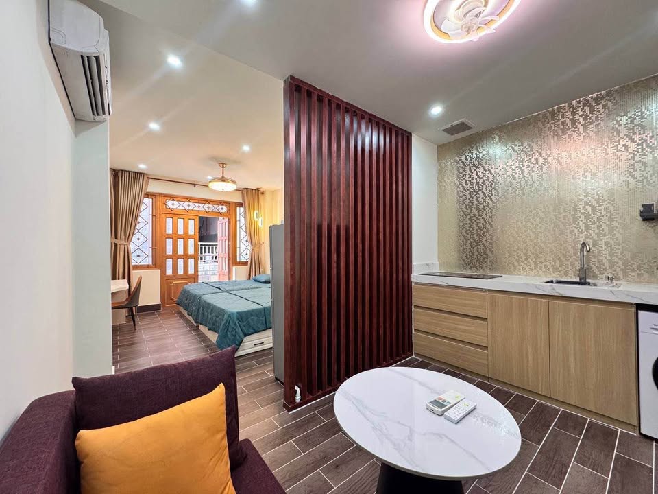 Căn hộ 1 phòng ban công 40m² Quận 1 - Tiện nghi đầy đủ, giá thỏa thuận!