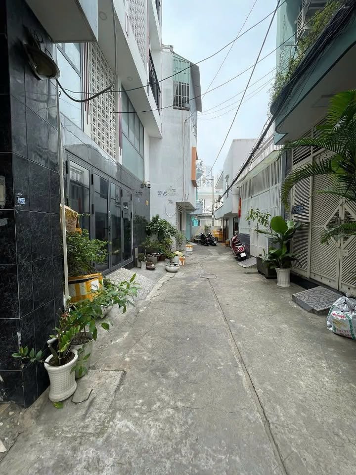 Nhà phố Tân Bình 60m² giá 8 tỷ - Sổ đỏ chính chủ, hẻm xe hơi rộng rãi!