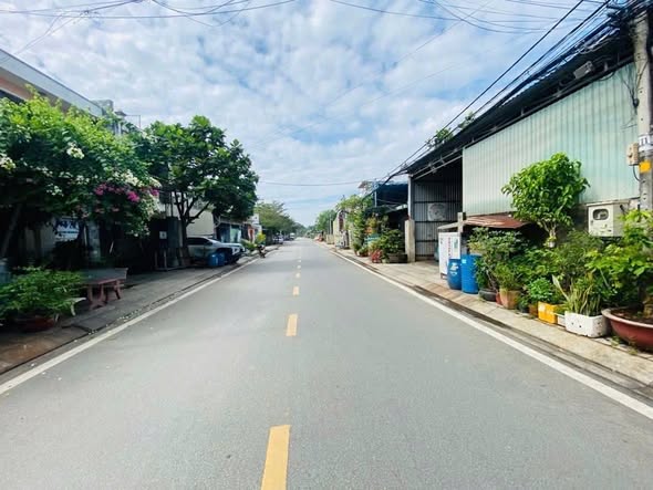 Nhà 2 tầng mặt tiền Cầu Xây 2, quận 9, 205m² giá 9 tỷ - Khu phân lô đồng bộ, vào ở ngay!