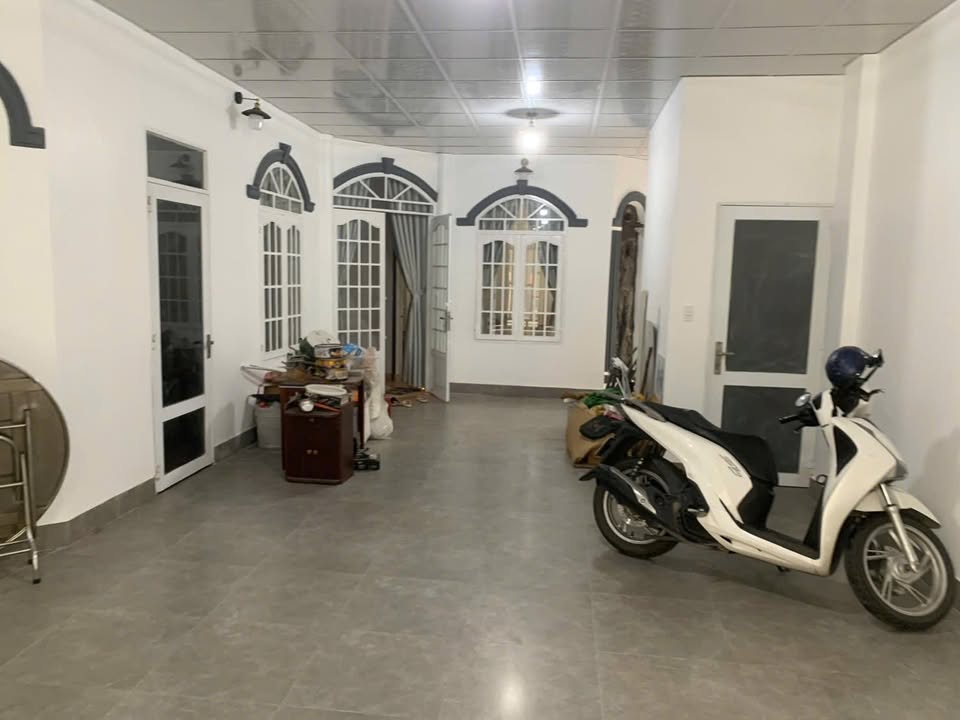 Cho thuê nhà mặt tiền đường 10m Đông Hưng Thuận, Q12 - Giá chỉ 12 triệu/tháng!