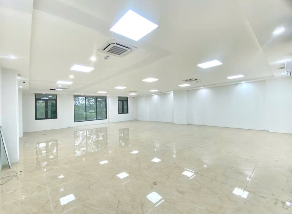 Văn phòng cho thuê tại Duy Tân, Cầu Giấy 150m² - Giá chỉ 36 triệu/tháng!