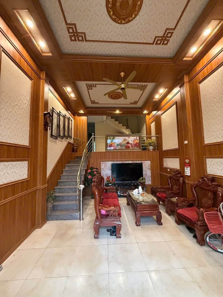 Nhà 2 tầng 4 phòng ngủ tại Phường Thống Nhất, Hòa Bình - Giá chỉ 2.5 tỷ!