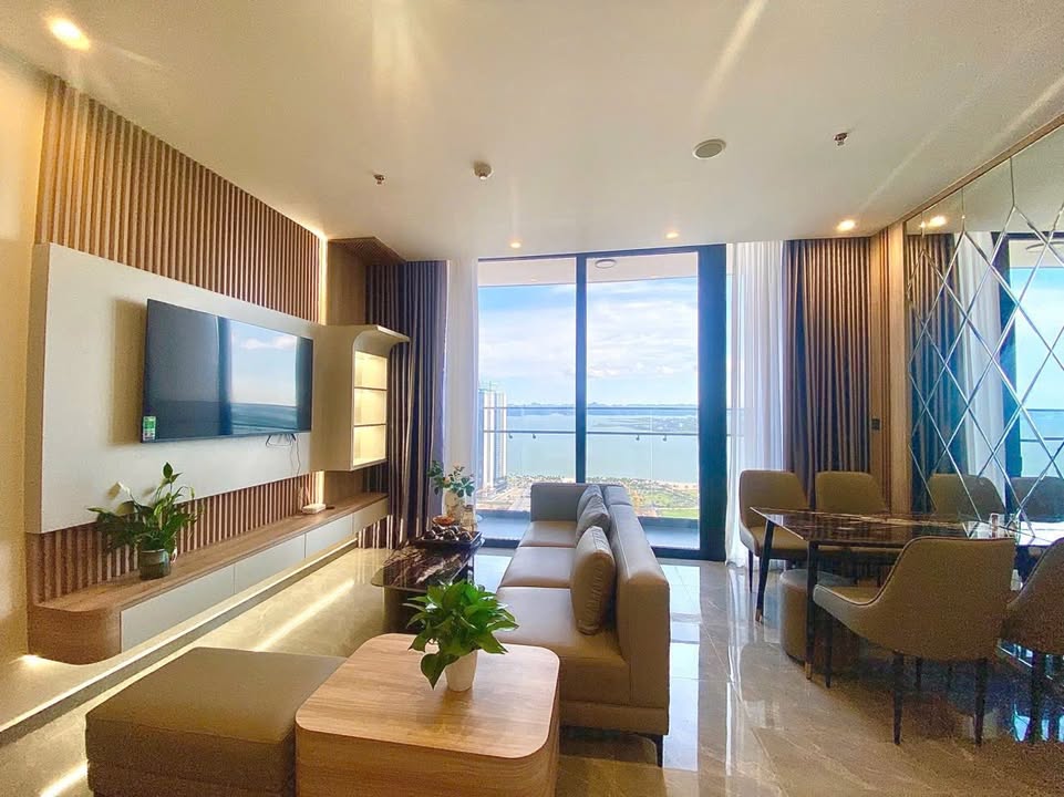 Căn hộ ICON 40 Hạ Long 69m² giá 4.7 tỷ - Full nội thất, view biển tuyệt đẹp!