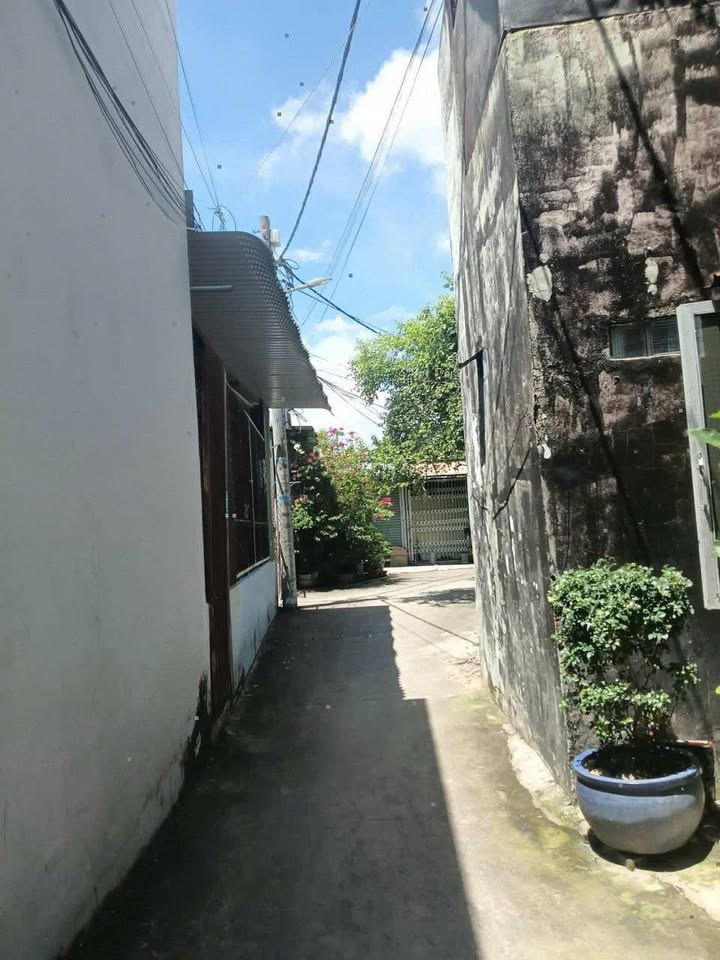 Nhà nhỏ Hóc Môn 15m² giá 500 triệu - Sổ đỏ chính chủ, gần chợ và trường học!