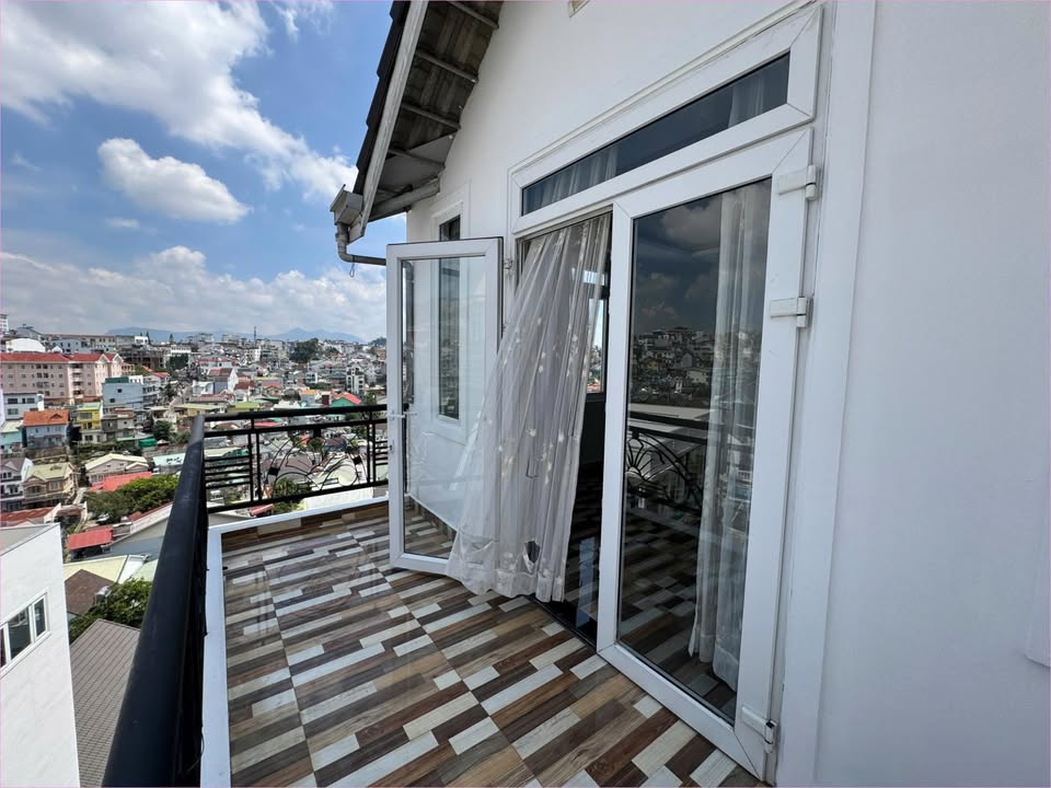 Nhà 4 tầng Nguyễn Trưng Trực, P4 Đà Lạt 65m² giá 6.2 tỷ - View đẹp, ô tô vào tận nhà!