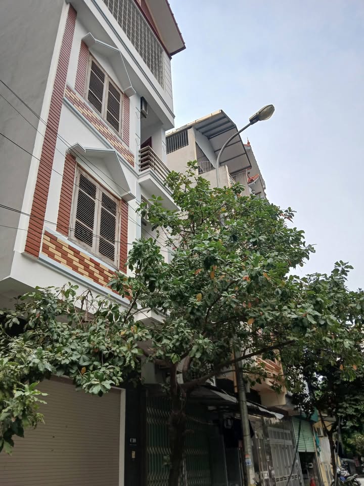 Nhà phố Khu dịch vụ Man Bồi Gốc Găng 50m² giá 12.15 tỷ - Vị trí kinh doanh sầm uất!